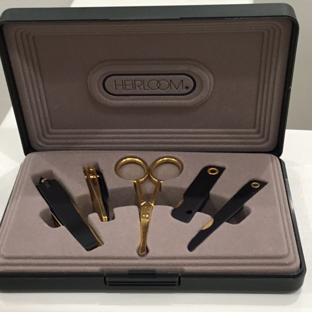 New Heirloom 5 Pcs Set Black and Goldman new never used